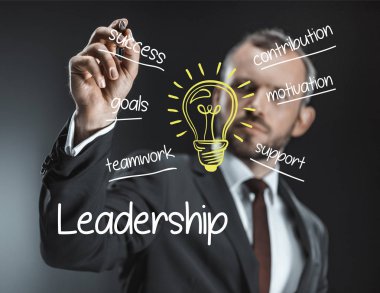 Beyaz işadamı kalem liderlik fikirler yazma ile