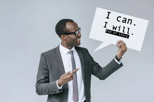 Empresário afro-americano com cartão em branco Imagem De Stock