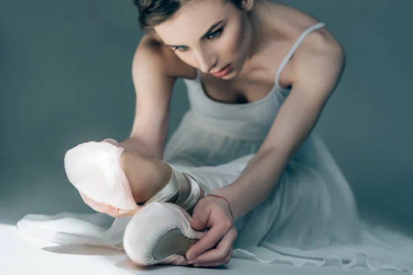 Beautiful Ballerina White Dress Stretching Legs Studio — Stock Photo, Image