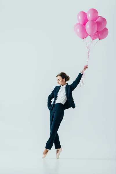 Geschäftsfrau Anzug Und Ballettschuhen Mit Rosa Luftballons Vereinzelt Auf Grau Stockbild