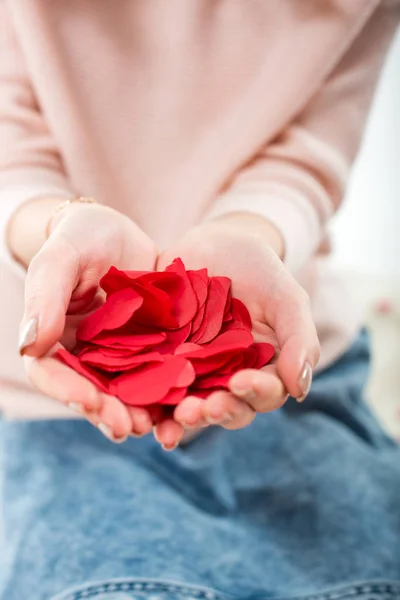 Woman holding red paper hearts — Stock Photo