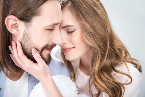 Jeune couple amoureux — Photo de stock