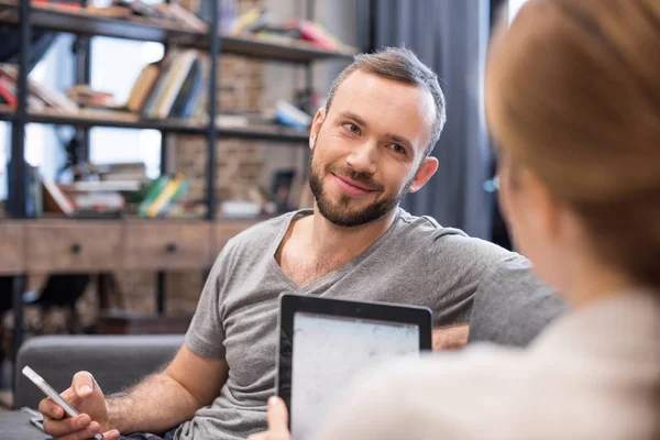 People using devices — Stock Photo