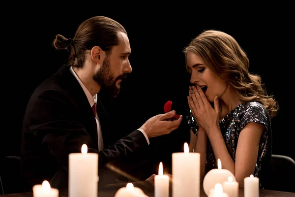 Man proposing to woman — Stock Photo