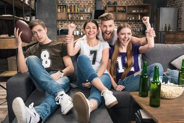 Friends supporting favorite team — Stock Photo