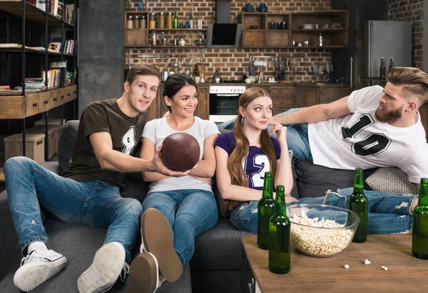 Friends supporting favorite team — Stock Photo