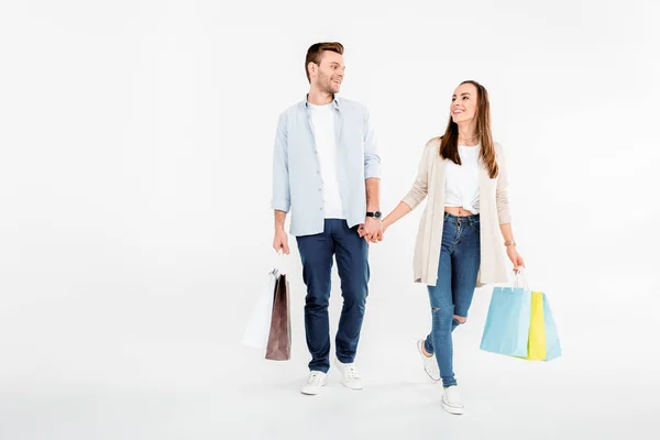 Couple avec sacs à provisions — Photo de stock