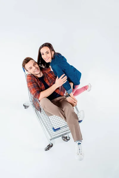 Pareja con carrito de compras - foto de stock