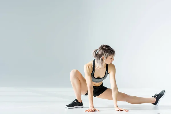 Entrenamiento de deportista joven - foto de stock