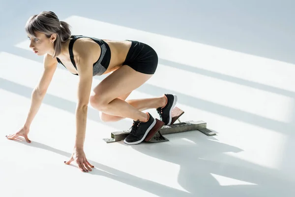 Correr mujer deportiva - foto de stock