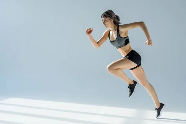 Correr mujer deportiva - foto de stock