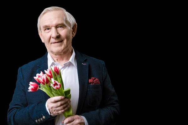 Seniorchef mit Tulpen — Stockfoto