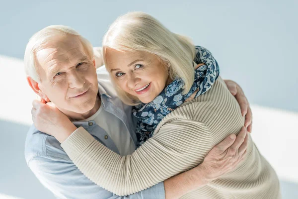 Heureux couple aîné — Photo de stock