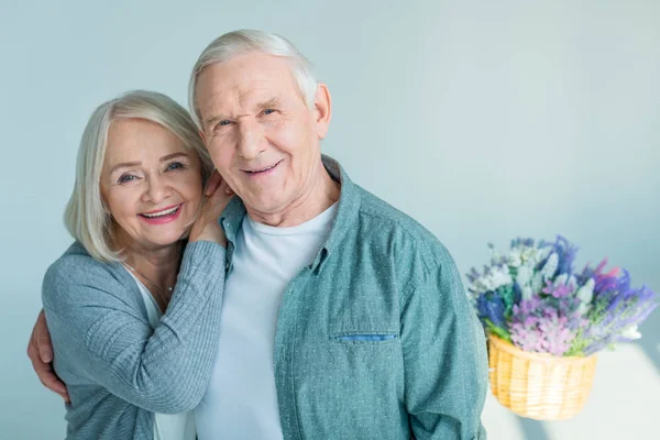 Glückliches Seniorenpaar — Stockfoto