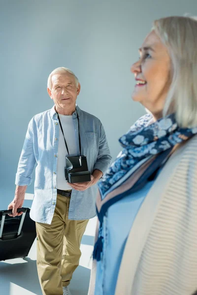 Senior couple with retro camera — Stock Photo