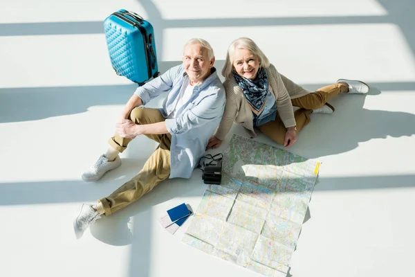 Senior couple with traveling map — Stock Photo