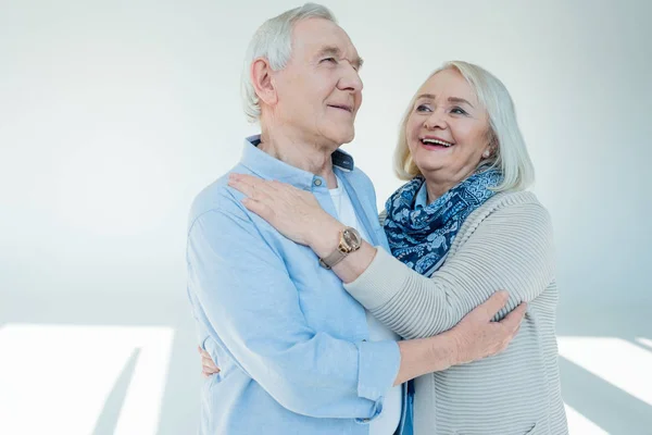 Feliz pareja de ancianos - foto de stock