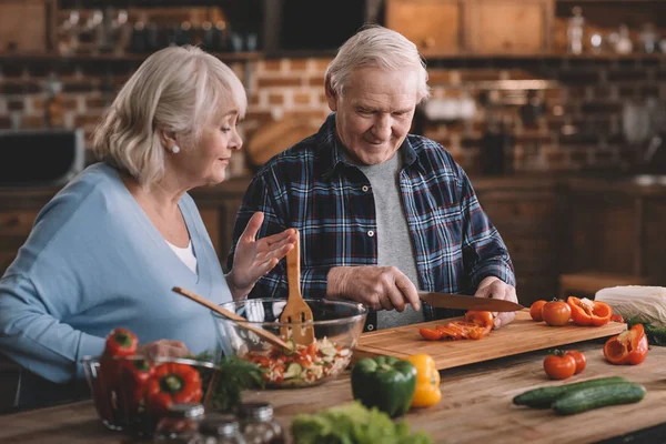 Senior couple cooking together — Stock Photo