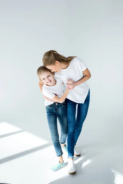 Feliz madre e hija - foto de stock