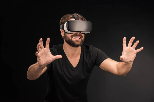 Man in virtual reality headset — Stock Photo