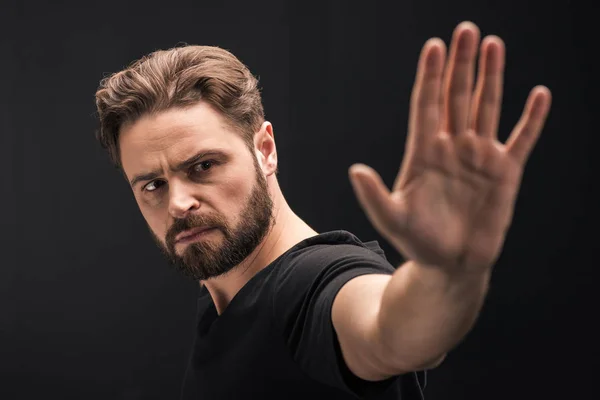 Homme barbu en colère — Photo de stock