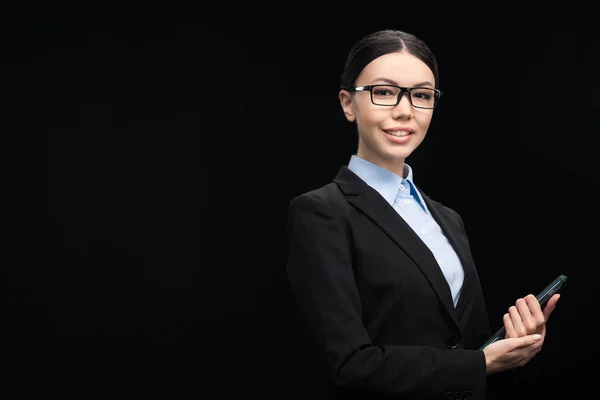 Femme d'affaires avec tablette numérique — Photo de stock