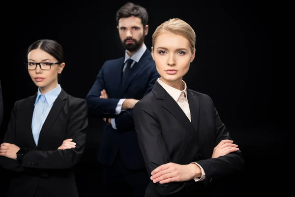 Empresarios con brazos cruzados - foto de stock