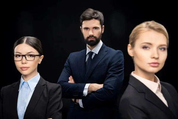 Empresarios con brazos cruzados - foto de stock