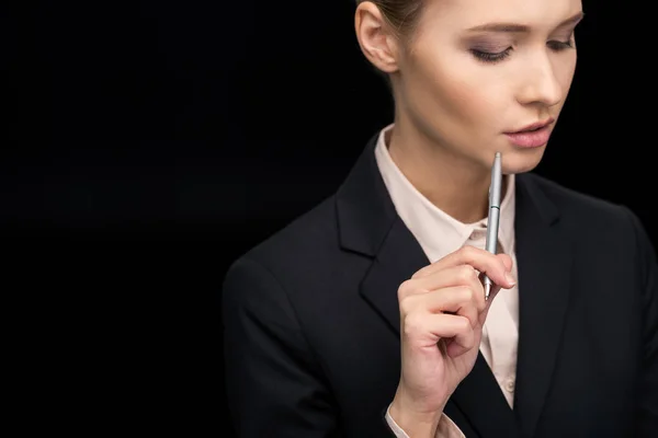 Geschäftsfrau mit Stift in der Hand — Stockfoto