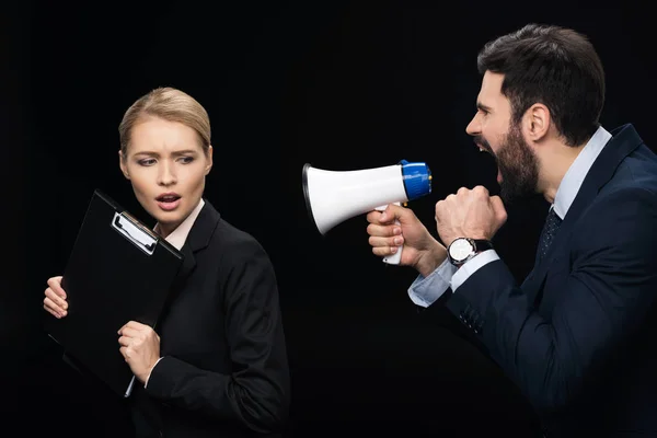 Geschäftsmann brüllt Kollegen an — Stockfoto