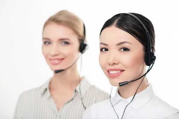 Operadores de centros de llamadas en auriculares - foto de stock