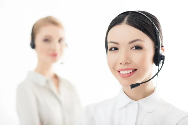 Operadores de centros de llamadas en auriculares - foto de stock