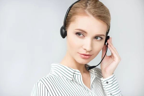 Operador de centro de llamadas en auriculares - foto de stock