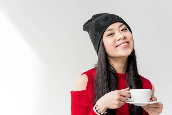 Mujer asiática con taza de té - foto de stock