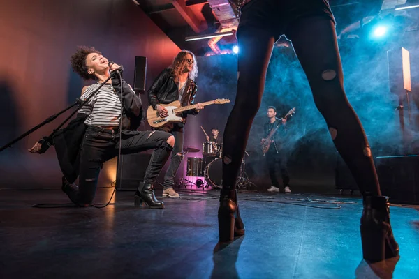 Rockband auf der Bühne — Stockfoto