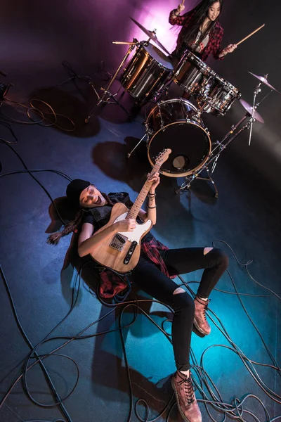 Electric guitar player — Stock Photo