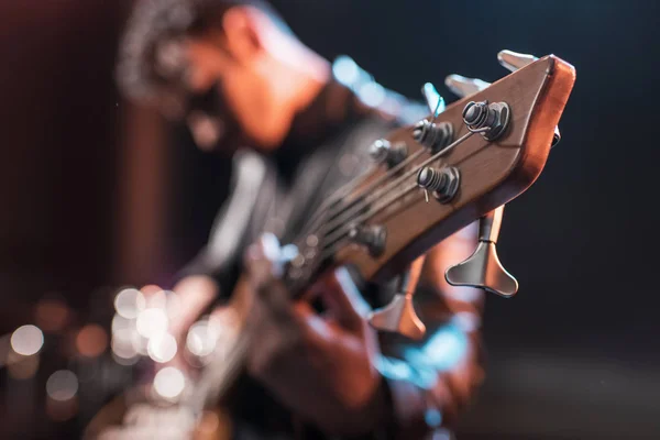 Guitarrista eléctrico - foto de stock