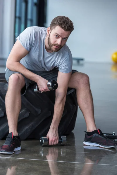 Man exercising with small dumbbells — Stock Photo
