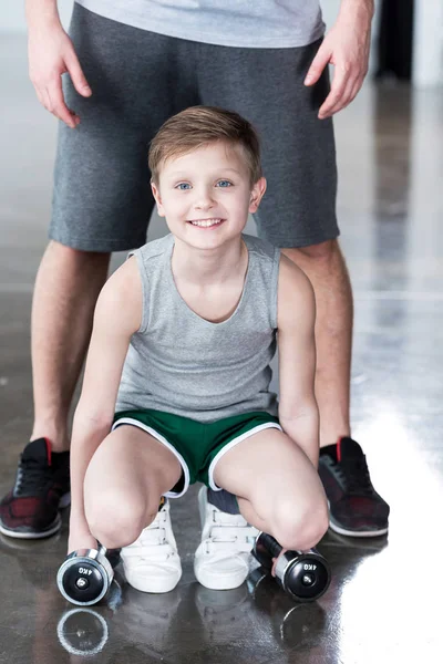 Boy training with coach — Stock Photo