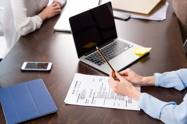 Businesspeople working with laptop — Stock Photo