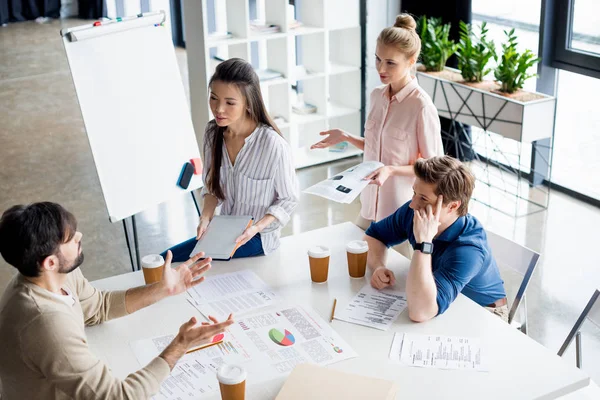 Gente de negocios en reunión — Stock Photo