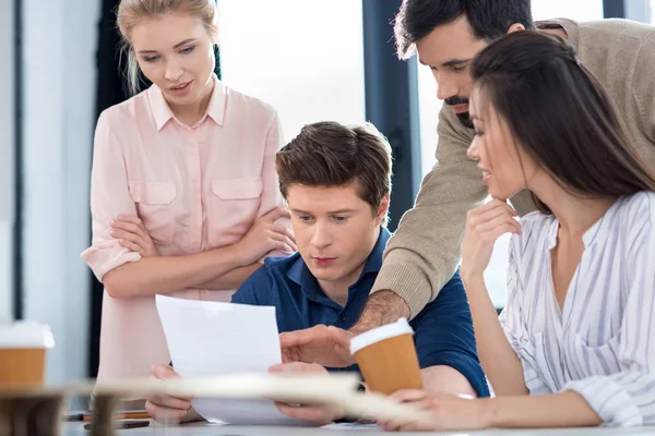 Gente de negocios en reunión — Stock Photo