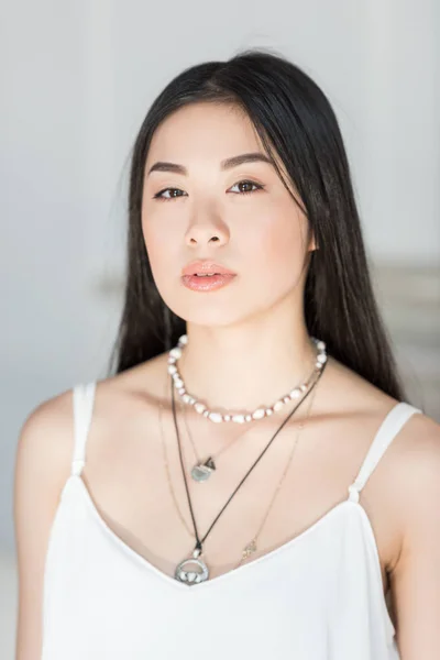 Portrait de belle asiatique femme — Photo de stock