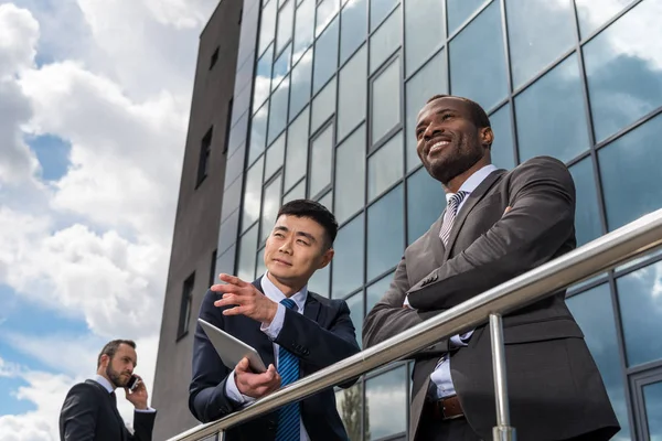 Réunion de l'équipe d'affaires multiculturelle — Photo de stock