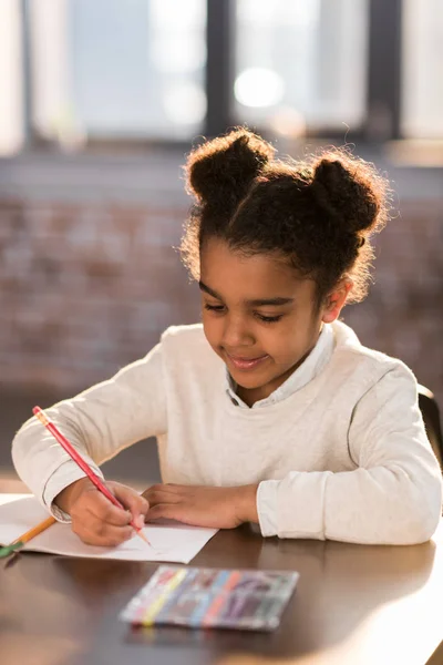 Little girl drawing — Stock Photo