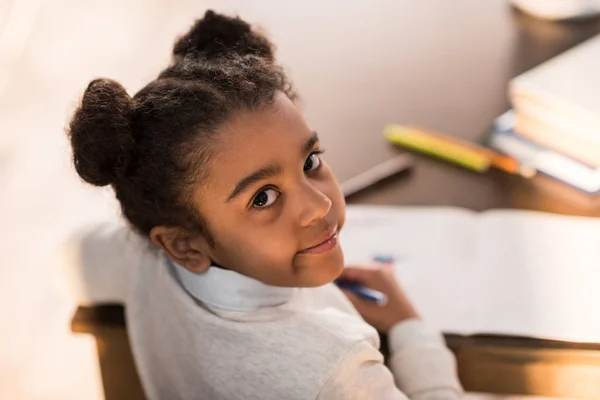 Little girl drawing — Stock Photo