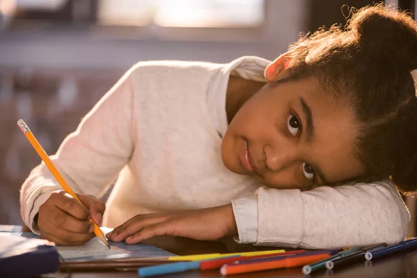 Little girl drawing — Stock Photo