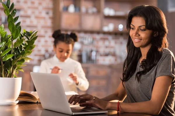 Woman typing on laptop — Stock Photo