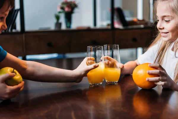 Kids clinking glasses — Stock Photo