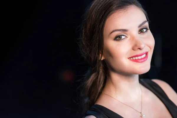 Smiling woman looking at camera — Stock Photo